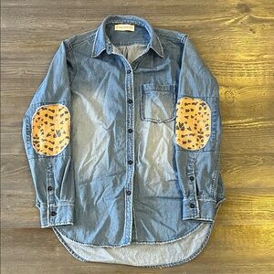 KERRI ROSENTHAL Denim button down Shirt Leopard Elbow Patches 100% cotton SZ M